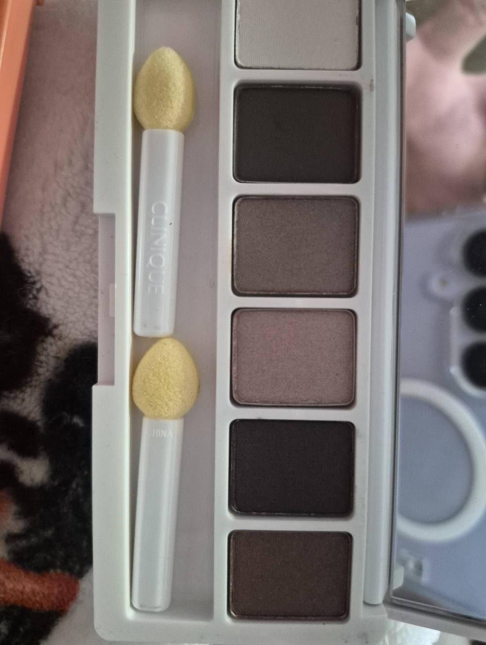 2 Clinique Neutral Eyeshadow Set — Cream, Taupe, Brown & Black Shades - Picture 3 of 4